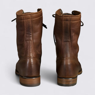 Hohe Schnürstiefel mit hohem Schaft und Profilsohle