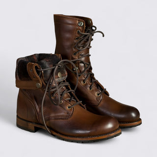 Hohe Schnürstiefel mit hohem Schaft und Profilsohle