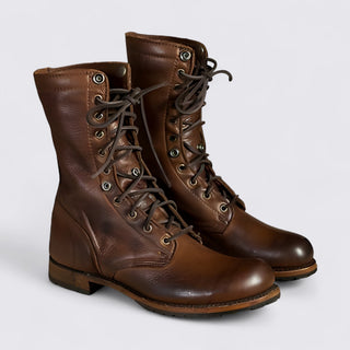 Hohe Schnürstiefel mit hohem Schaft und Profilsohle