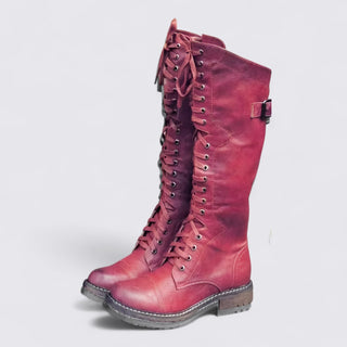 Klassische Schnürstiefel mit seitlicher Schnalle und Profilsohle
