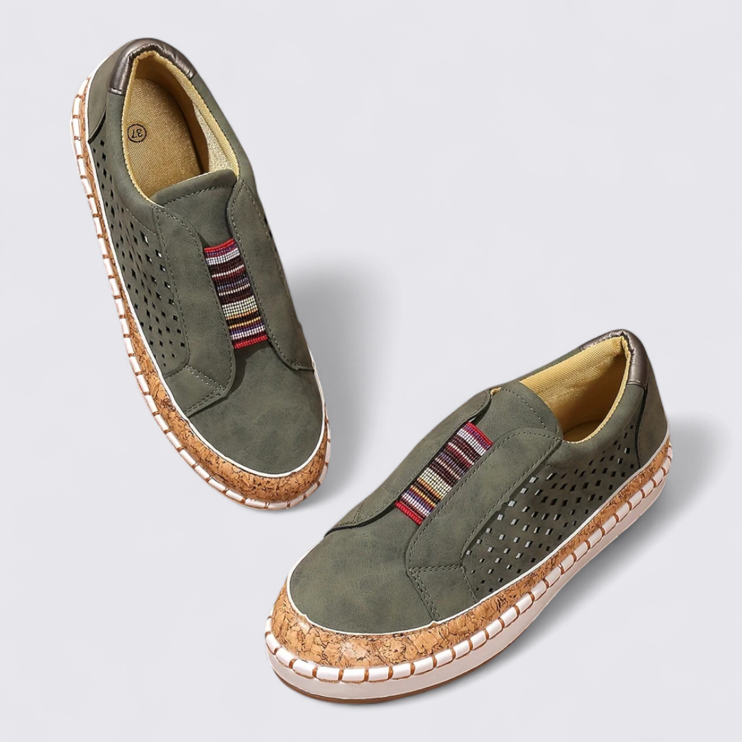 Damen Slipper Schuhe – Lochmuster Design – Bequeme Schlupfschuhe