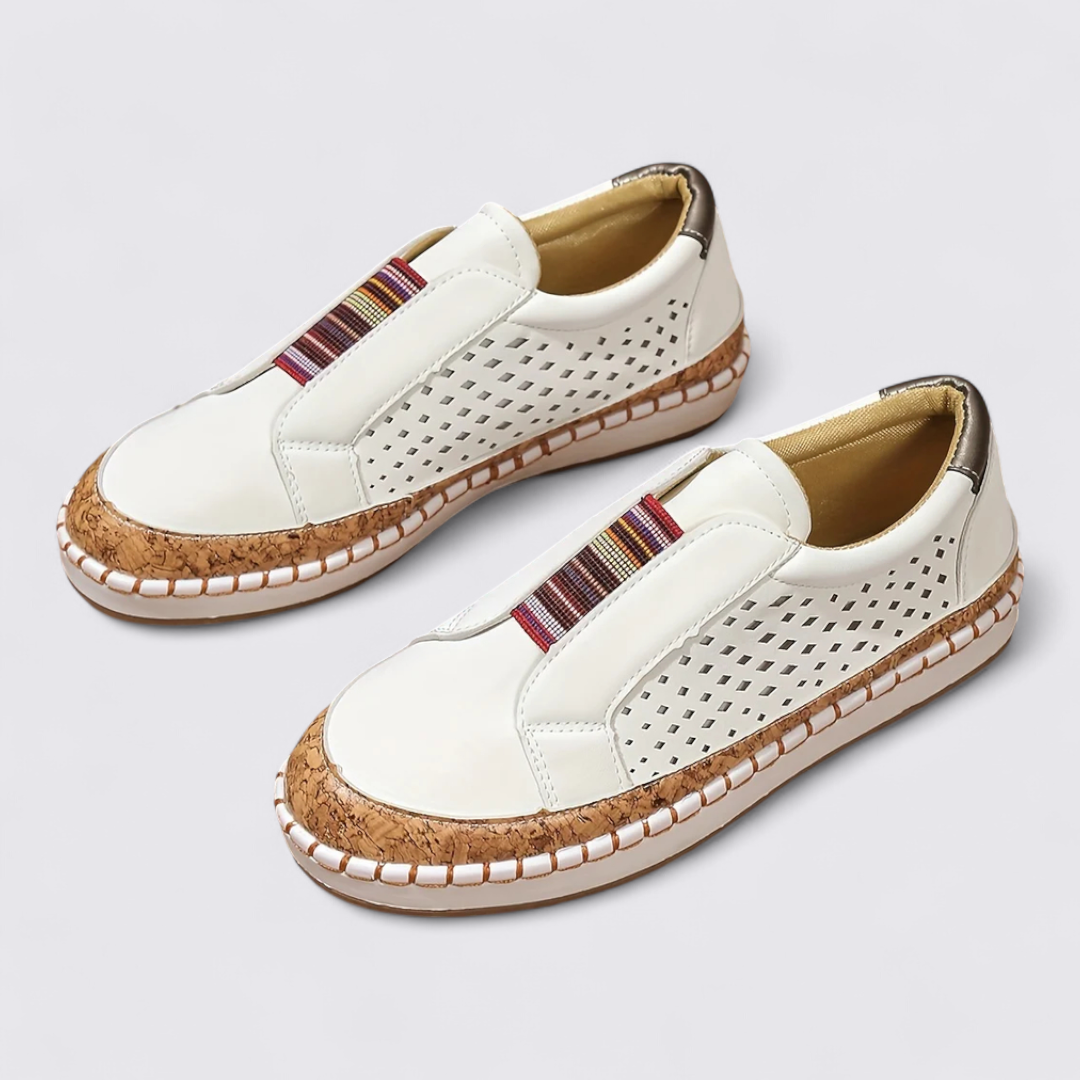 Damen Slipper Schuhe – Lochmuster Design – Bequeme Schlupfschuhe