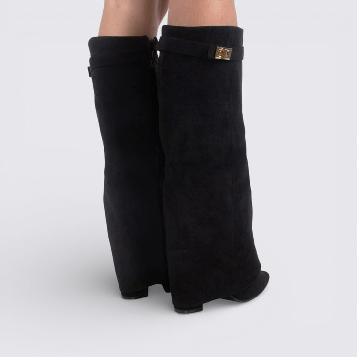 Damen Stiefel mit Schnallenriemen - Kniehohe Stiefel - Suede Shark Boots